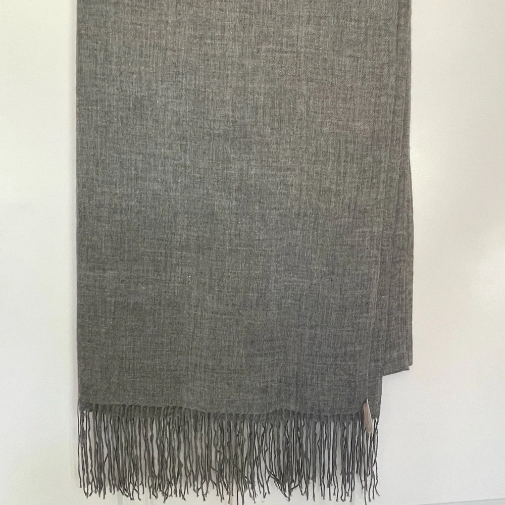 Nordstrom Gray 100% Cashmere Scarf - Picture 6 of 6